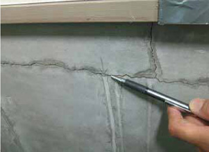 壁のヒビ割れ(クラシック)