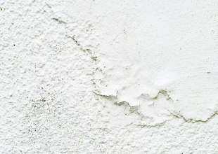 塗膜が膨れている